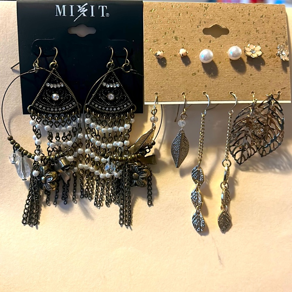8 pairs of earrings & 2 bracelets jewelry combo